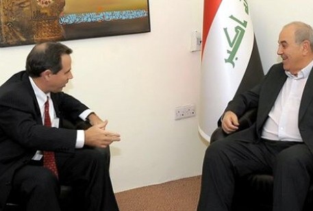  اياد علاوي، مع السفير الأمريكي