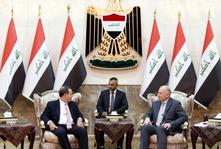 السيد أسامة عبد العزيز النجيفي يستقبل السيد ستيوارت جونز سفير الولايات المتحدة الأميركية في العراق